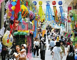 前橋七夕まつり開幕 中心商店街に100本超の飾り 美しさ楽しさ競う：東京新聞 TOKYO Web